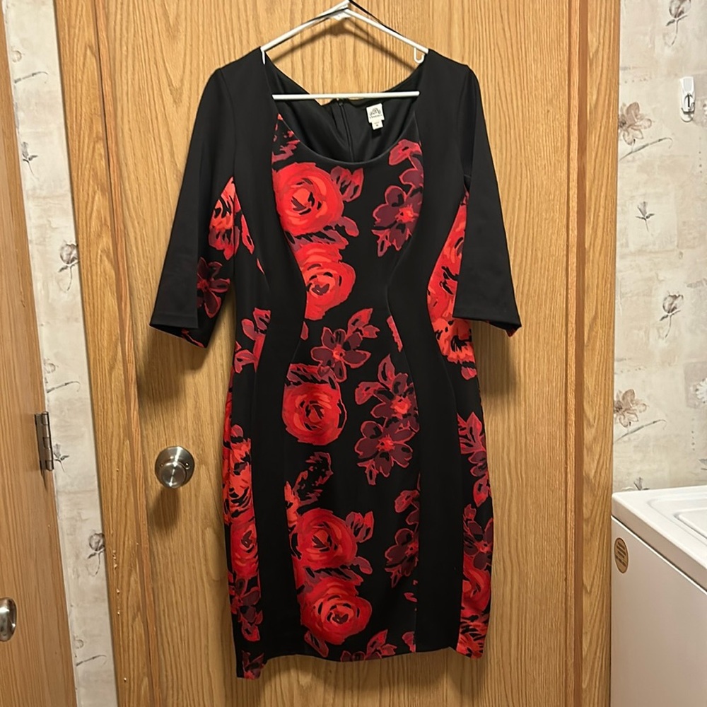 Black and red floral bodycon dress size 16 by Sangria